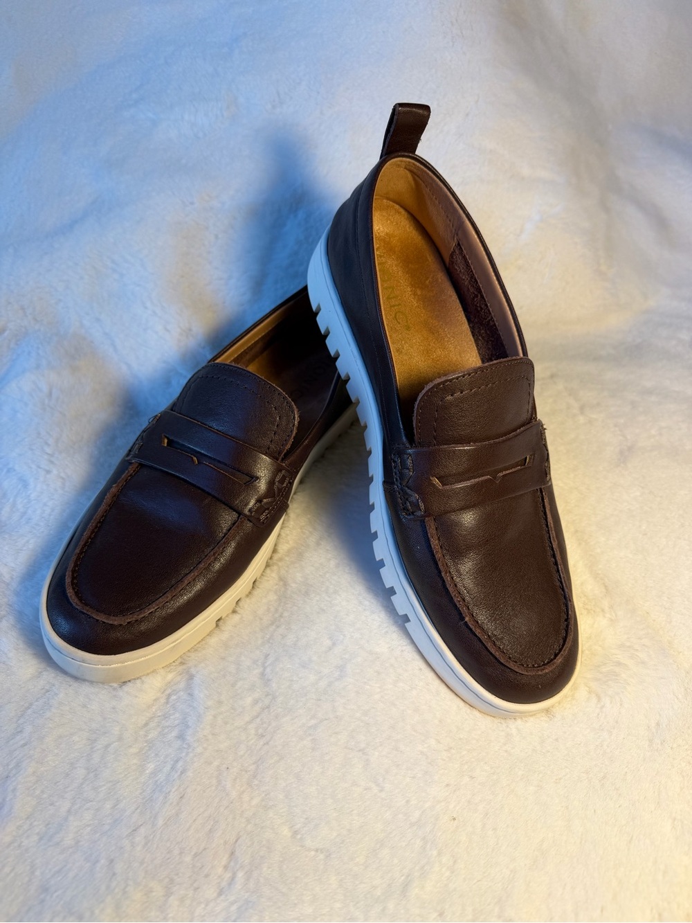 Women’s Vionic Uptown Brown Leather Slip-On Loafers with White Sole Size 8.5